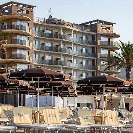 Grand Hotel 4*